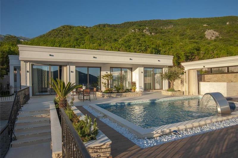 3 bedroom villa with pool in Prijevor, Budva, sleeps 6
