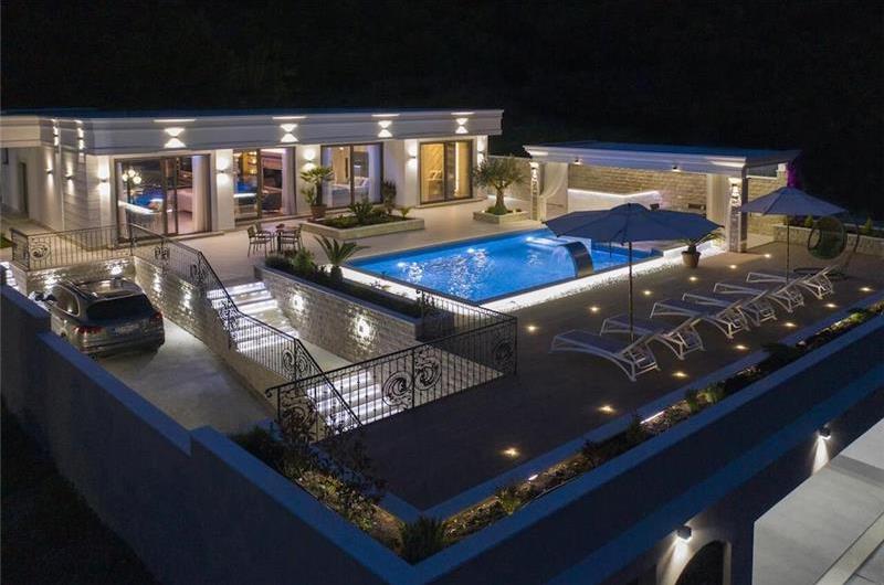 3 bedroom villa with pool in Prijevor, Budva, sleeps 6
