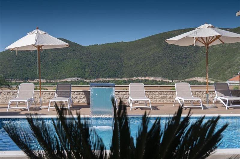 3 bedroom villa with pool in Prijevor, Budva, sleeps 6