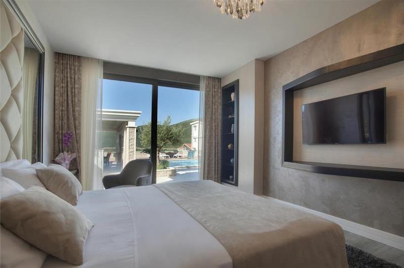 3 bedroom villa with pool in Prijevor, Budva, sleeps 6