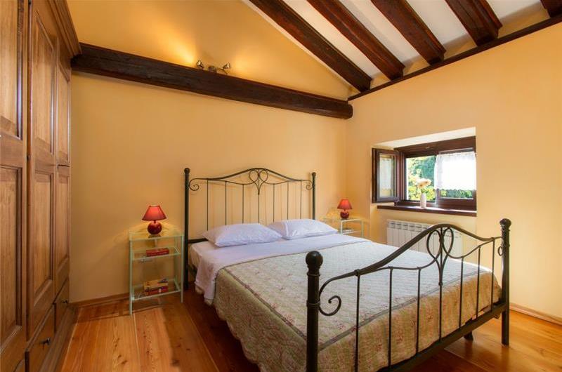 2 Bedroom Villa with Pool in Momjan, sleeps 4
