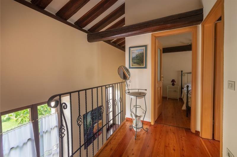 2 Bedroom Villa with Pool in Momjan, sleeps 4
