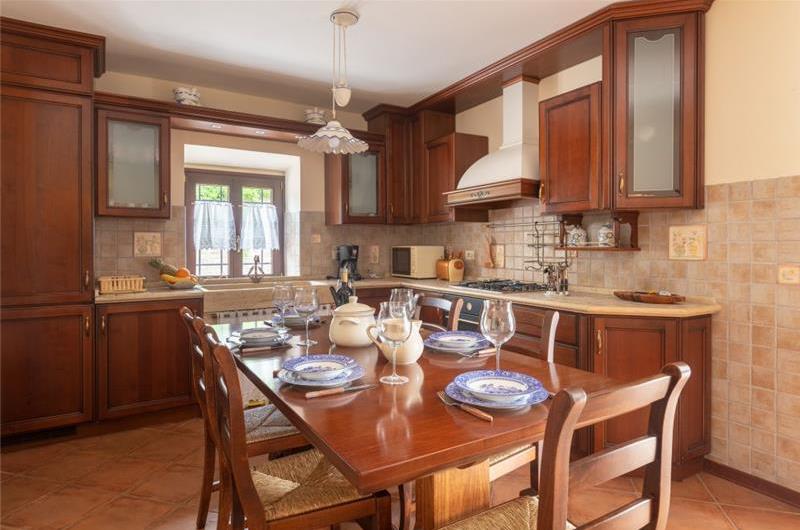 2 Bedroom Villa with Pool in Momjan, sleeps 4