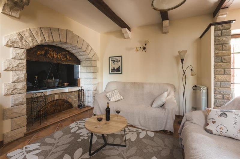 2 Bedroom Villa with Pool in Momjan, sleeps 4