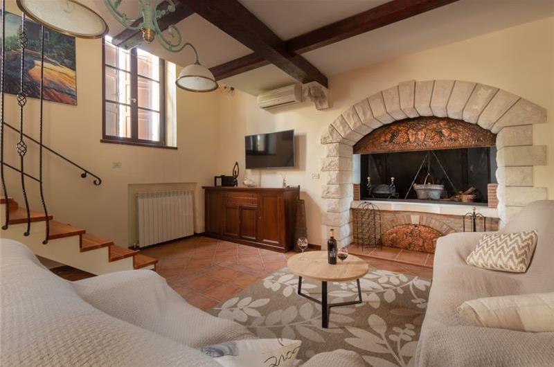 2 Bedroom Villa with Pool in Momjan, sleeps 4