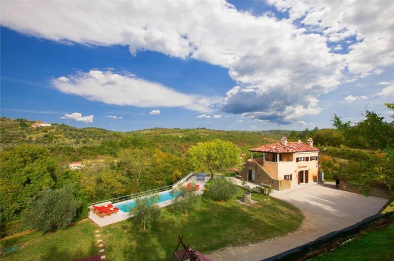 2 Bedroom Villa with Pool in Momjan, sleeps 4