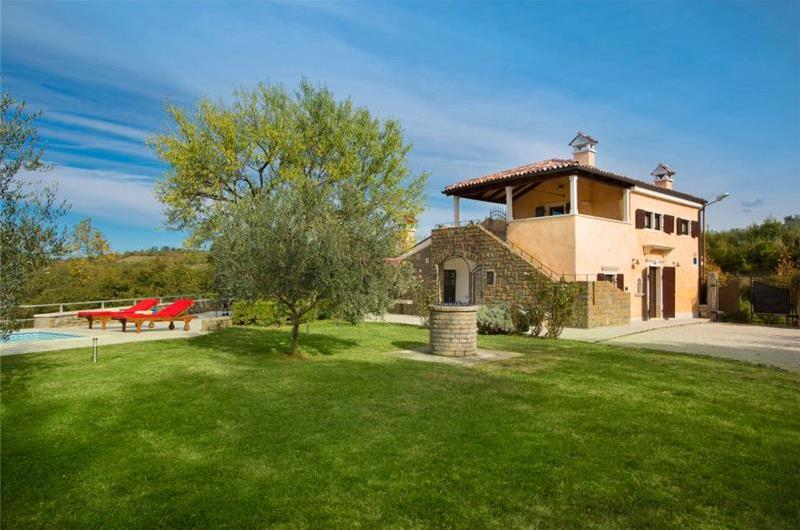2 Bedroom Villa with Pool in Momjan, sleeps 4