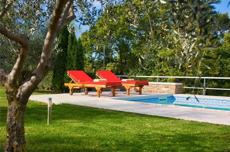 2 Bedroom Villa with Pool in Momjan, sleeps 4