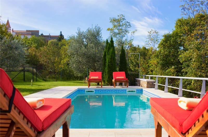 2 Bedroom Villa with Pool in Momjan, sleeps 4
