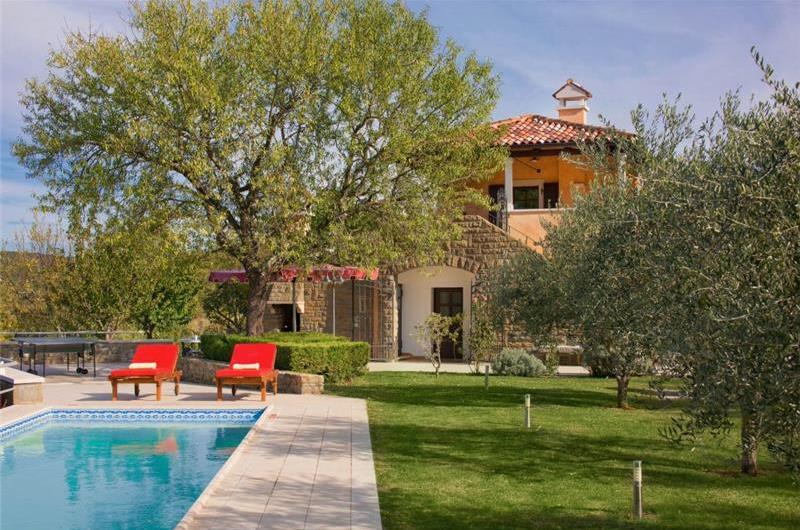 2 Bedroom Villa with Pool in Momjan, sleeps 4