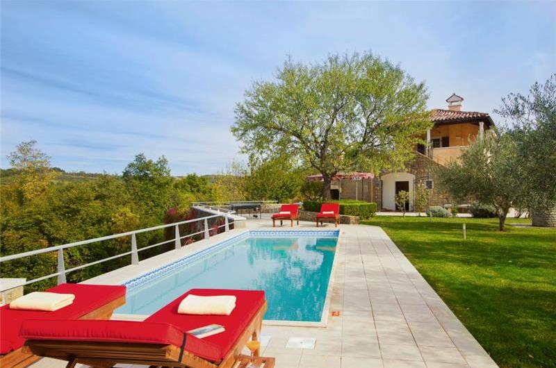 2 Bedroom Villa with Pool in Momjan, sleeps 4