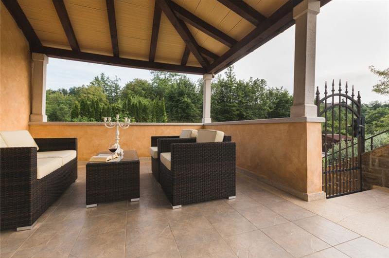 2 Bedroom Villa with Pool in Momjan, sleeps 4