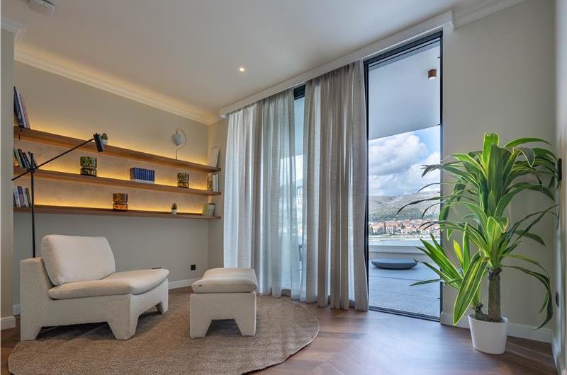 Selection of 5 bedroom seafront villas with heated pool on Ciovo near Trogir, sleeps 10