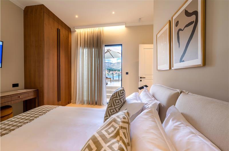 Selection of 5 bedroom seafront villas with heated pool on Ciovo near Trogir, sleeps 10