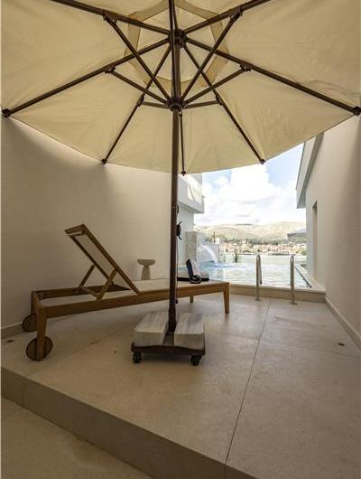 Selection of 5 bedroom seafront villas with heated pool on Ciovo near Trogir, sleeps 10