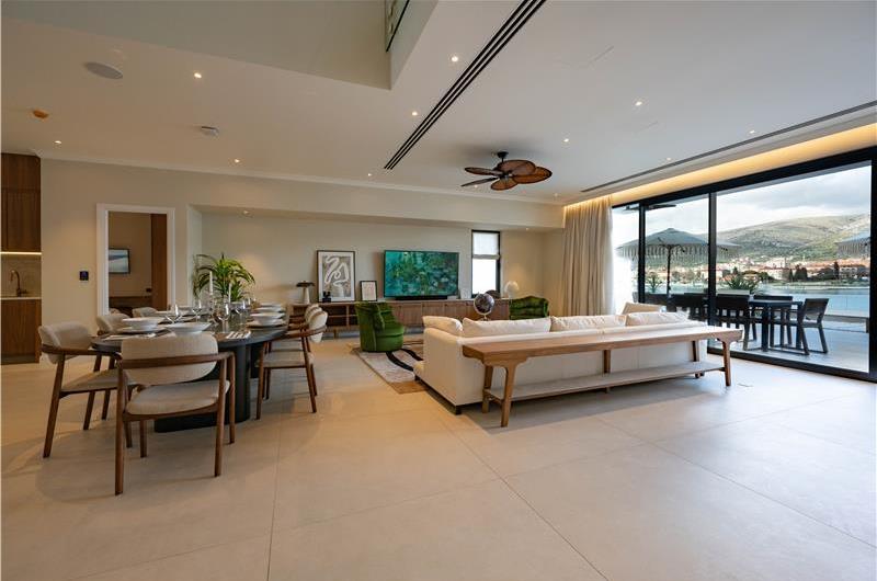 Selection of 5 bedroom seafront villas with heated pool on Ciovo near Trogir, sleeps 10