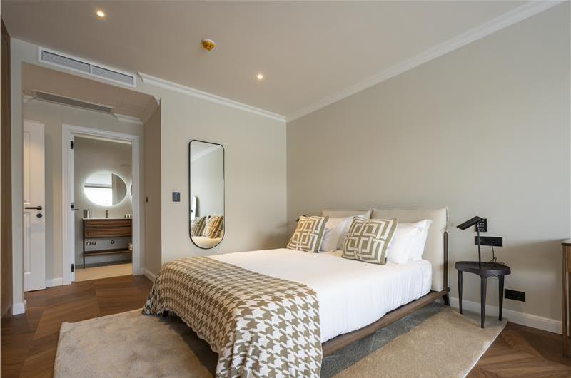 Selection of 5 bedroom seafront villas with heated pool on Ciovo near Trogir, sleeps 10