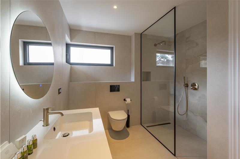 Selection of 5 bedroom seafront villas with heated pool on Ciovo near Trogir, sleeps 10