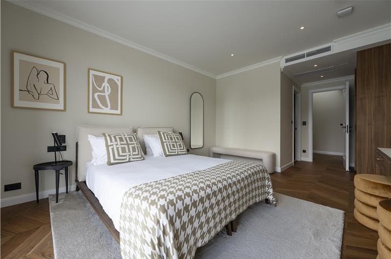 Selection of 5 bedroom seafront villas with heated pool on Ciovo near Trogir, sleeps 10