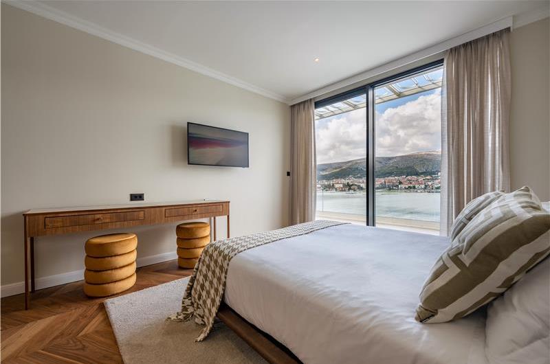 Selection of 5 bedroom seafront villas with heated pool on Ciovo near Trogir, sleeps 10