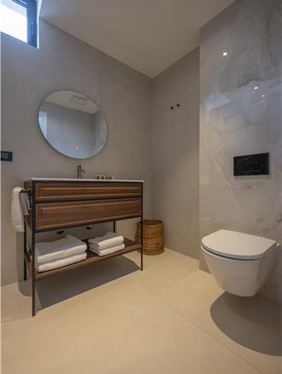 Selection of 5 bedroom seafront villas with heated pool on Ciovo near Trogir, sleeps 10