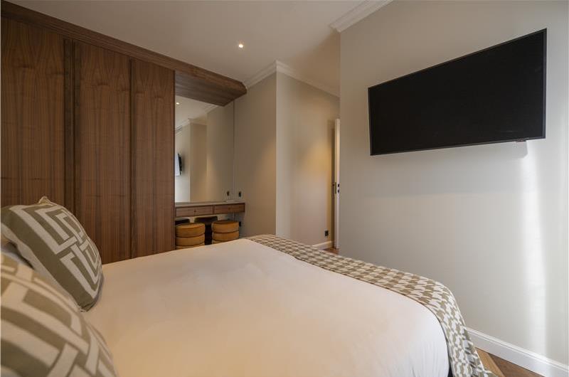Selection of 5 bedroom seafront villas with heated pool on Ciovo near Trogir, sleeps 10