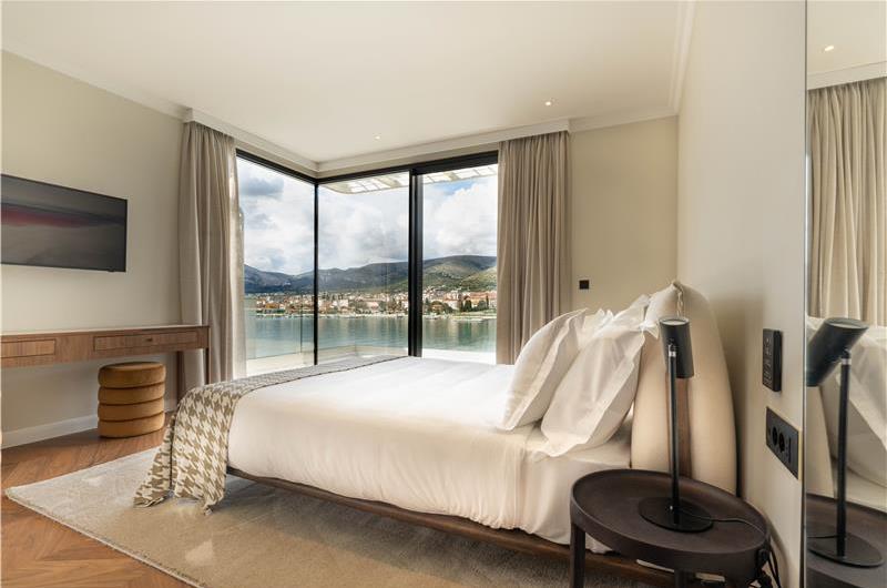Selection of 5 bedroom seafront villas with heated pool on Ciovo near Trogir, sleeps 10