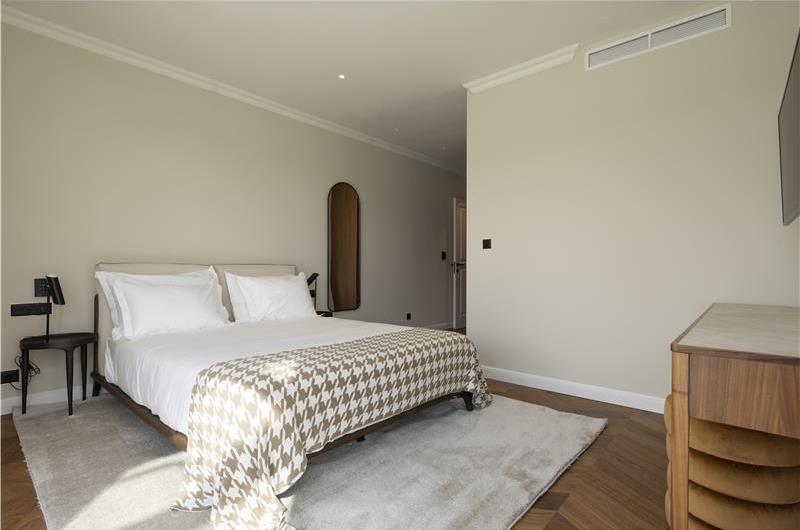 Selection of 5 bedroom seafront villas with heated pool on Ciovo near Trogir, sleeps 10