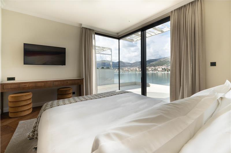 Selection of 5 bedroom seafront villas with heated pool on Ciovo near Trogir, sleeps 10