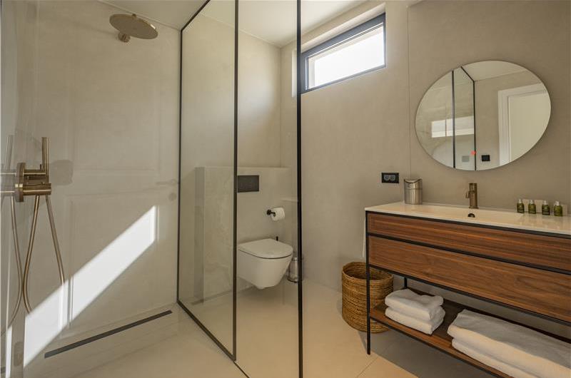 Selection of 5 bedroom seafront villas with heated pool on Ciovo near Trogir, sleeps 10