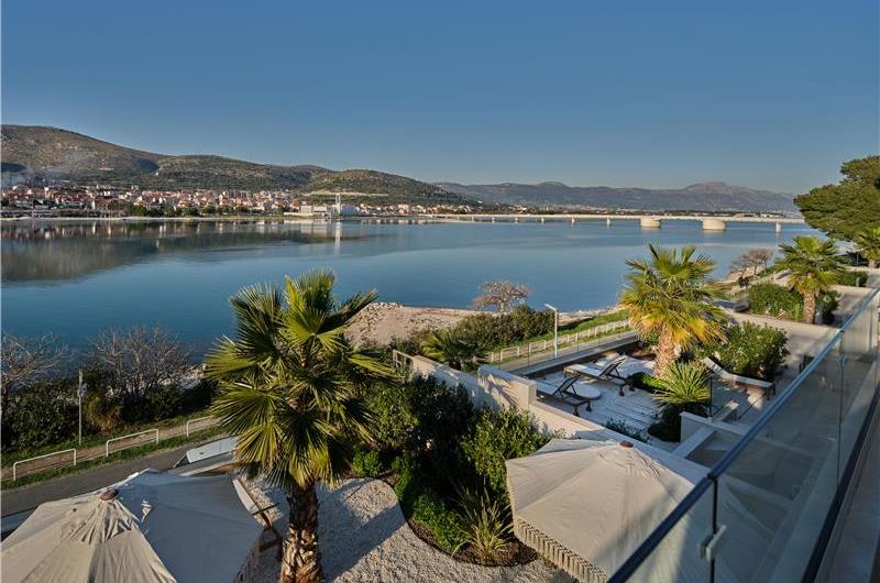 Selection of 5 bedroom seafront villas with heated pool on Ciovo near Trogir, sleeps 10