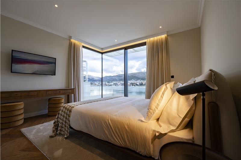 Selection of 5 bedroom seafront villas with heated pool on Ciovo near Trogir, sleeps 10