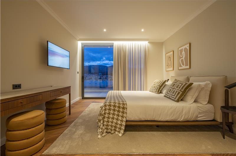 Selection of 5 bedroom seafront villas with heated pool on Ciovo near Trogir, sleeps 10