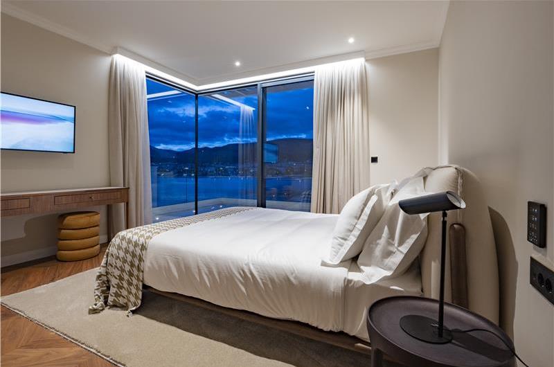 Selection of 5 bedroom seafront villas with heated pool on Ciovo near Trogir, sleeps 10