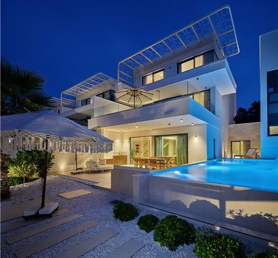 Selection of 5 bedroom seafront villas with heated pool on Ciovo near Trogir, sleeps 10