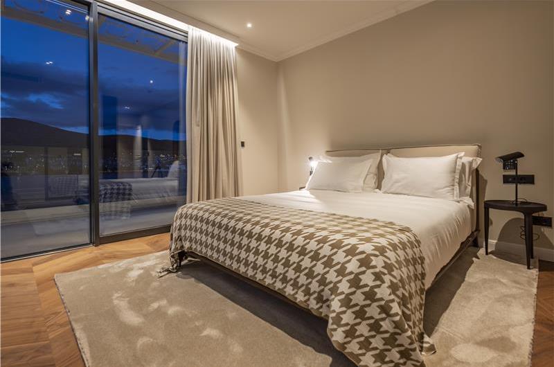Selection of 5 bedroom seafront villas with heated pool on Ciovo near Trogir, sleeps 10