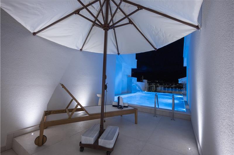 Selection of 5 bedroom seafront villas with heated pool on Ciovo near Trogir, sleeps 10