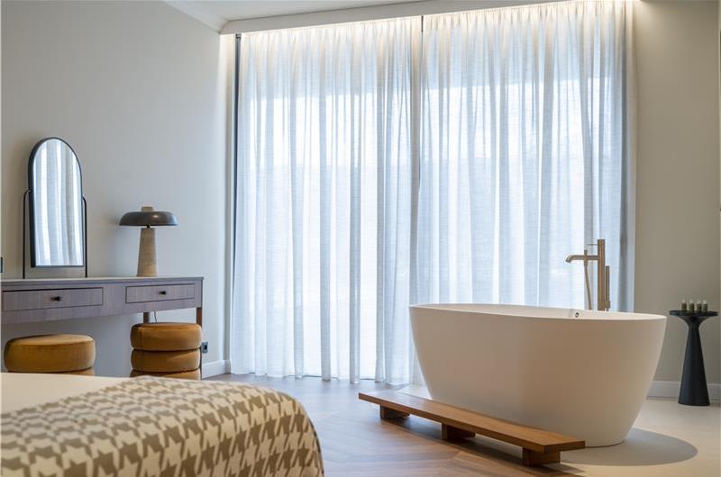 Selection of 5 bedroom seafront villas with heated pool on Ciovo near Trogir, sleeps 10