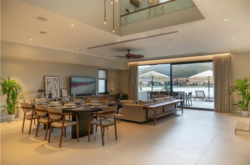 Selection of 5 bedroom seafront villas with heated pool on Ciovo near Trogir, sleeps 10