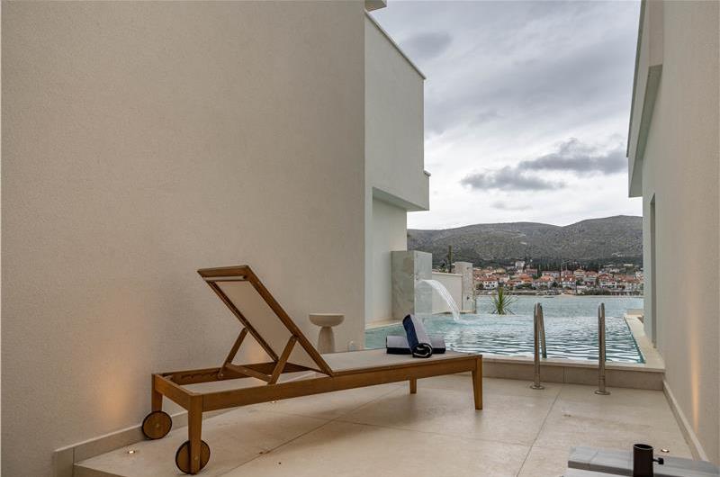Selection of 5 bedroom seafront villas with heated pool on Ciovo near Trogir, sleeps 10
