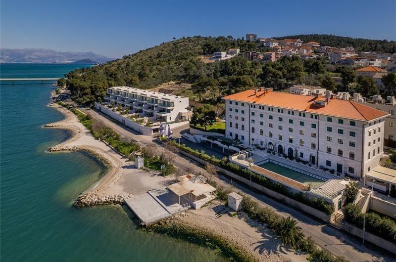 Selection of 5 bedroom seafront villas with heated pool on Ciovo near Trogir, sleeps 10