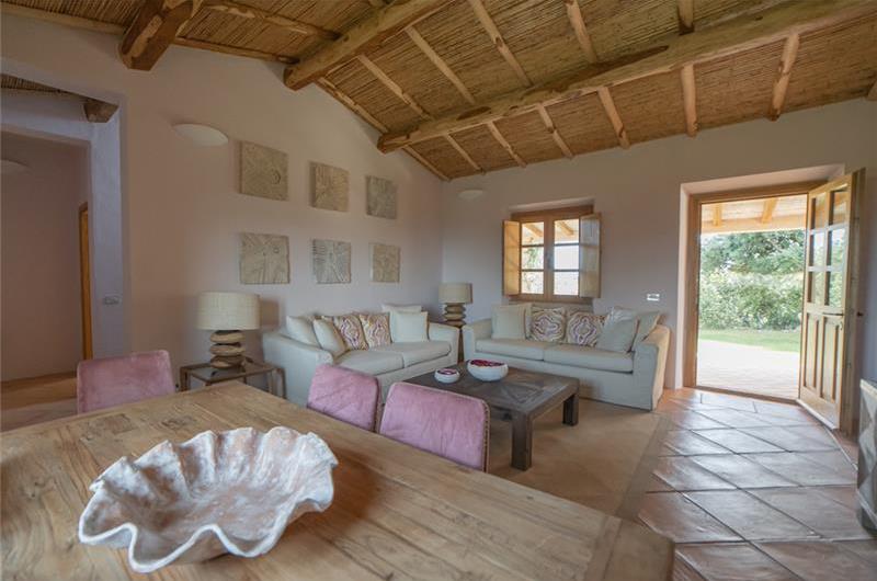 Selection of 3 and 4 bedroom villas with pools near Porto Cervo, sleeps 6-10