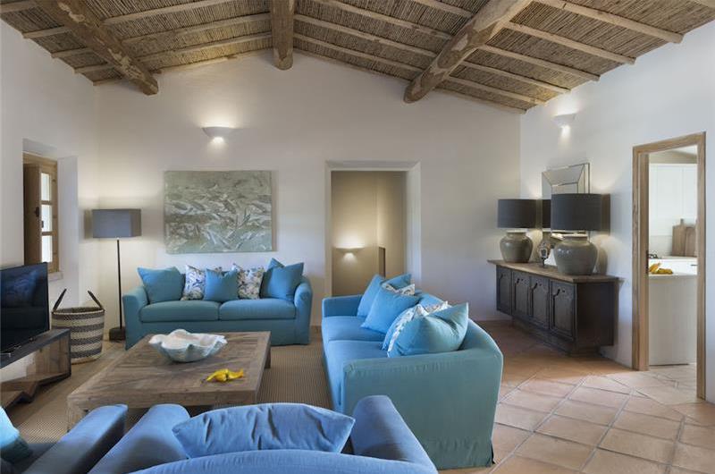 Selection of 3 and 4 bedroom villas with pools near Porto Cervo, sleeps 6-10