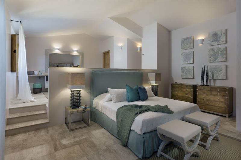 Selection of 3 and 4 bedroom villas with pools near Porto Cervo, sleeps 6-10