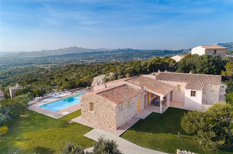 Selection of 3 and 4 bedroom villas with pools near Porto Cervo, sleeps 6-10