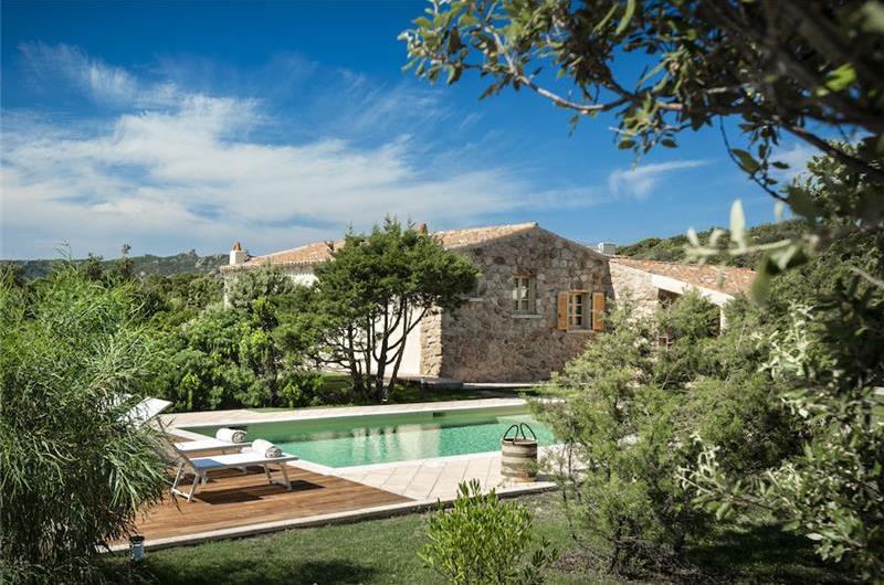 Selection of 3 and 4 bedroom villas with pools near Porto Cervo, sleeps 6-10