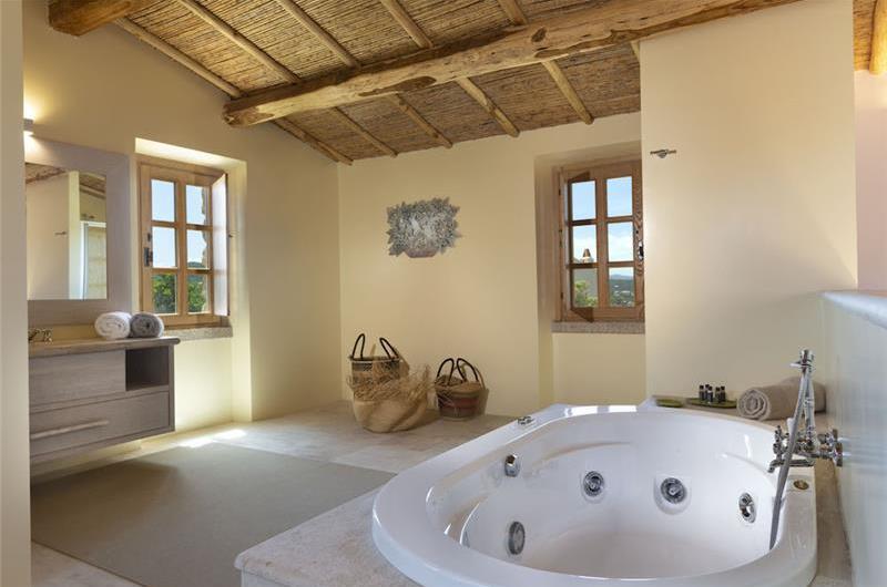 Selection of 3 and 4 bedroom villas with pools near Porto Cervo, sleeps 6-10