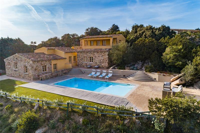 Selection of 3 and 4 bedroom villas with pools near Porto Cervo, sleeps 6-10