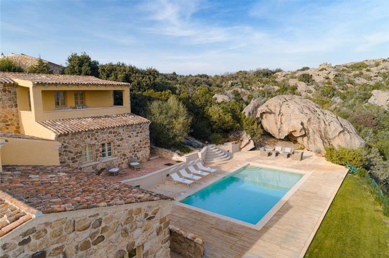 Selection of 3 and 4 bedroom villas with pools near Porto Cervo, sleeps 6-10