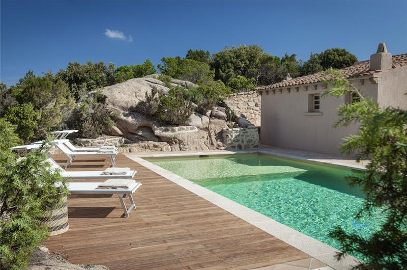 Selection of 3 and 4 bedroom villas with pools near Porto Cervo, sleeps 6-10